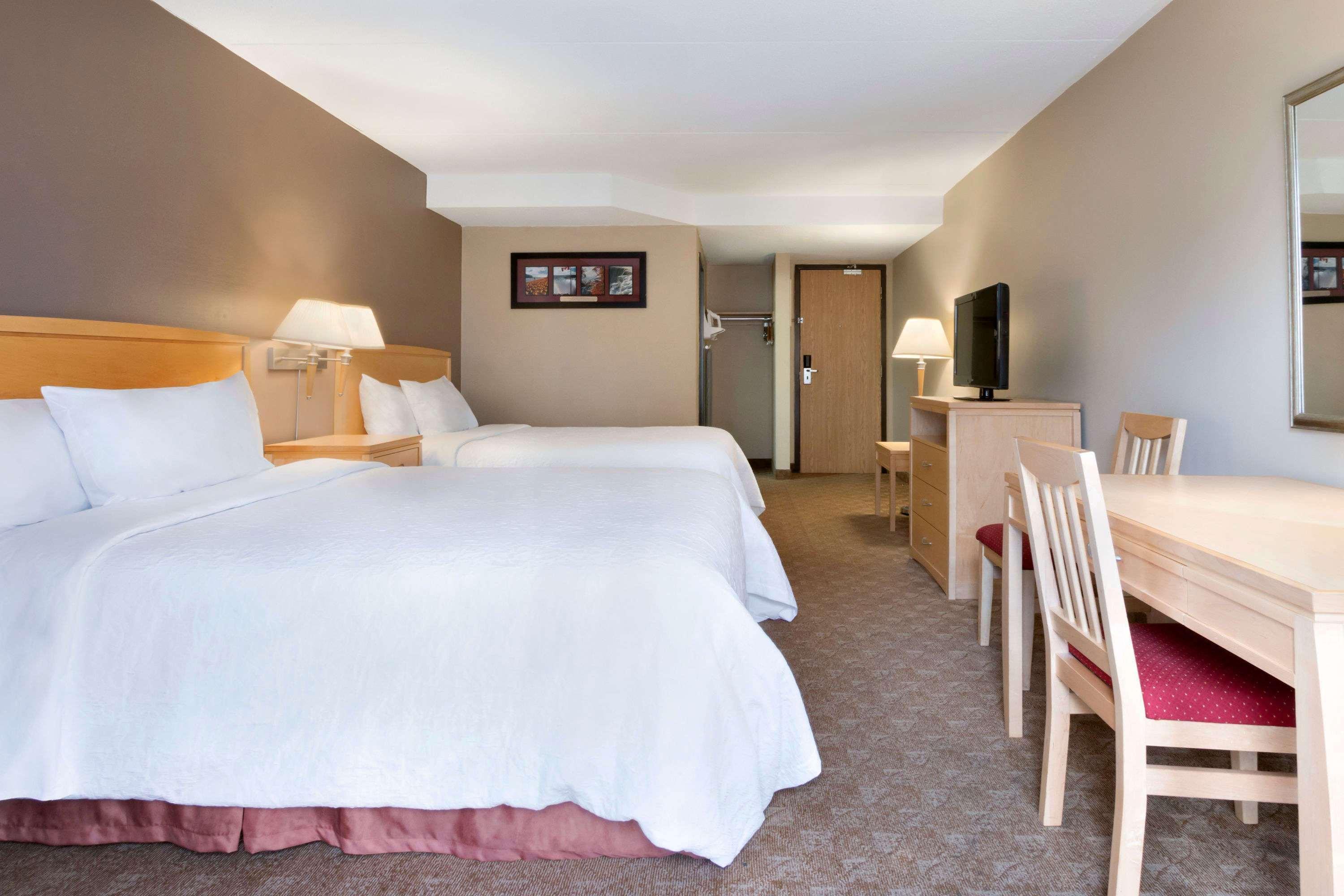 Days By Wyndham Near The Falls Hotel