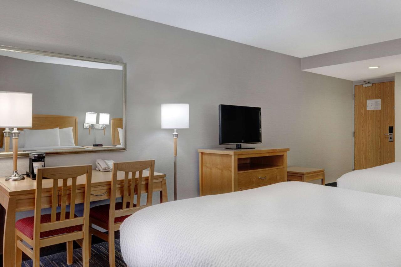 Hotel Days By Wyndham Near The Falls