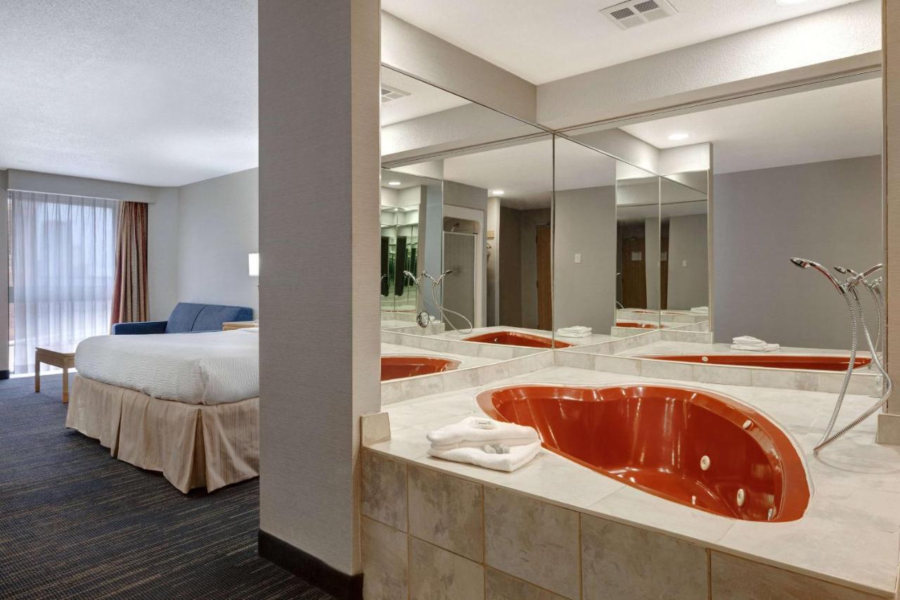 Hotel Days By Wyndham Near The Falls 2*