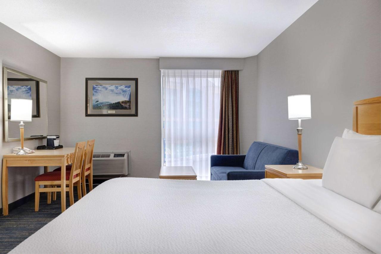 Hotel Days By Wyndham Near The Falls 2*