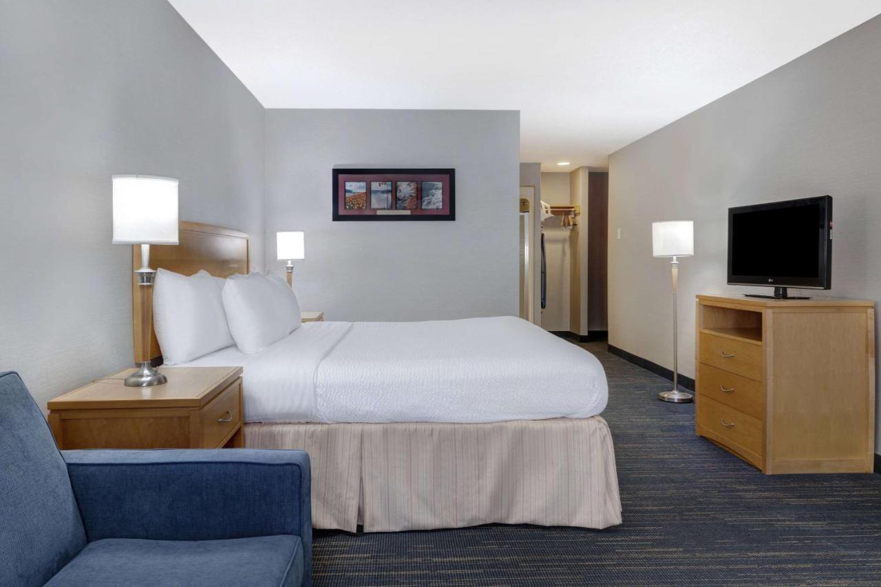 Hotel Days By Wyndham Near The Falls