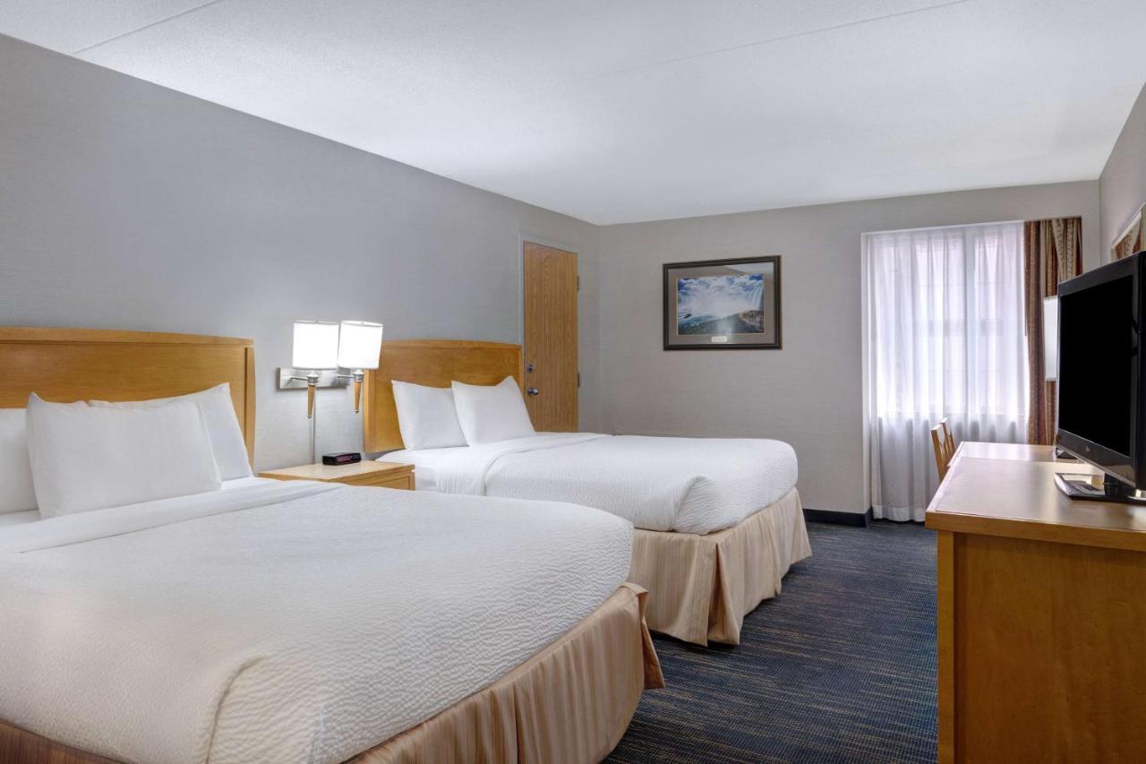 Days By Wyndham Near The Falls Hotel