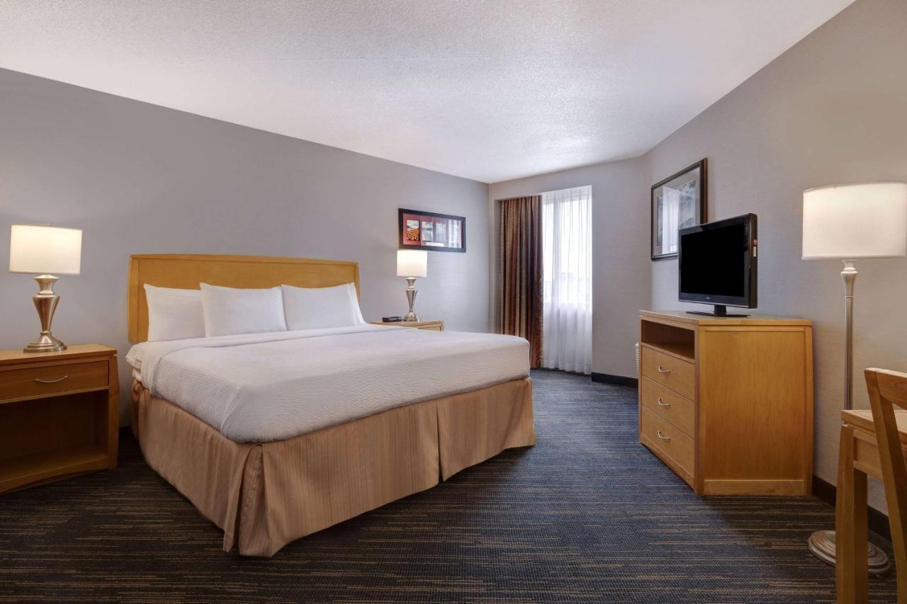 Days By Wyndham Near The Falls 2*