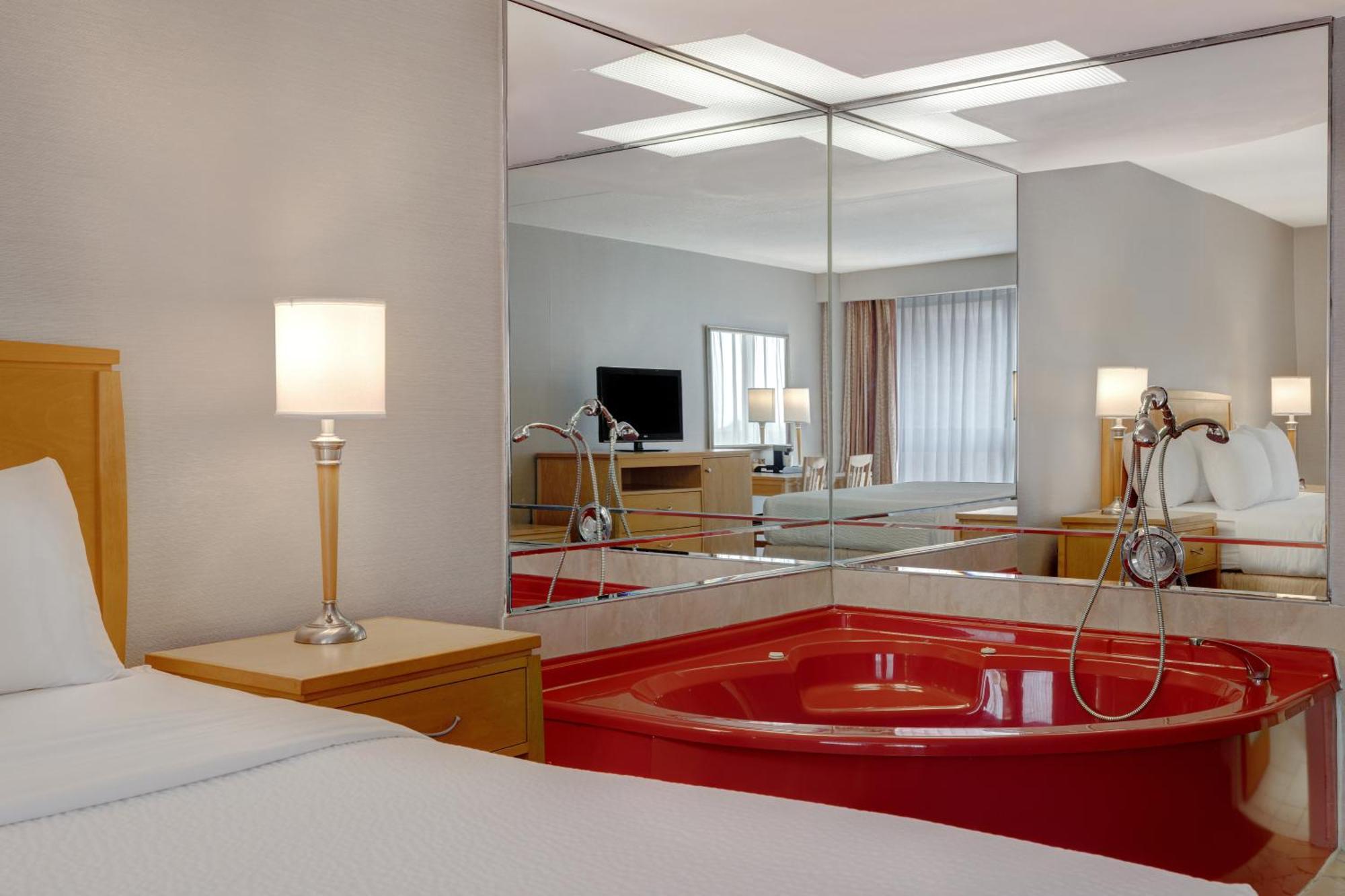 Hotel Days By Wyndham Near The Falls
