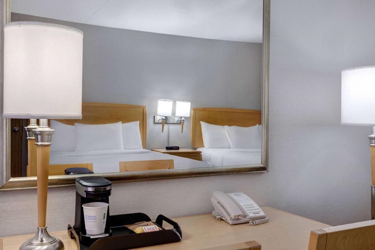 Hotel Days By Wyndham Near The Falls Niagara Falls